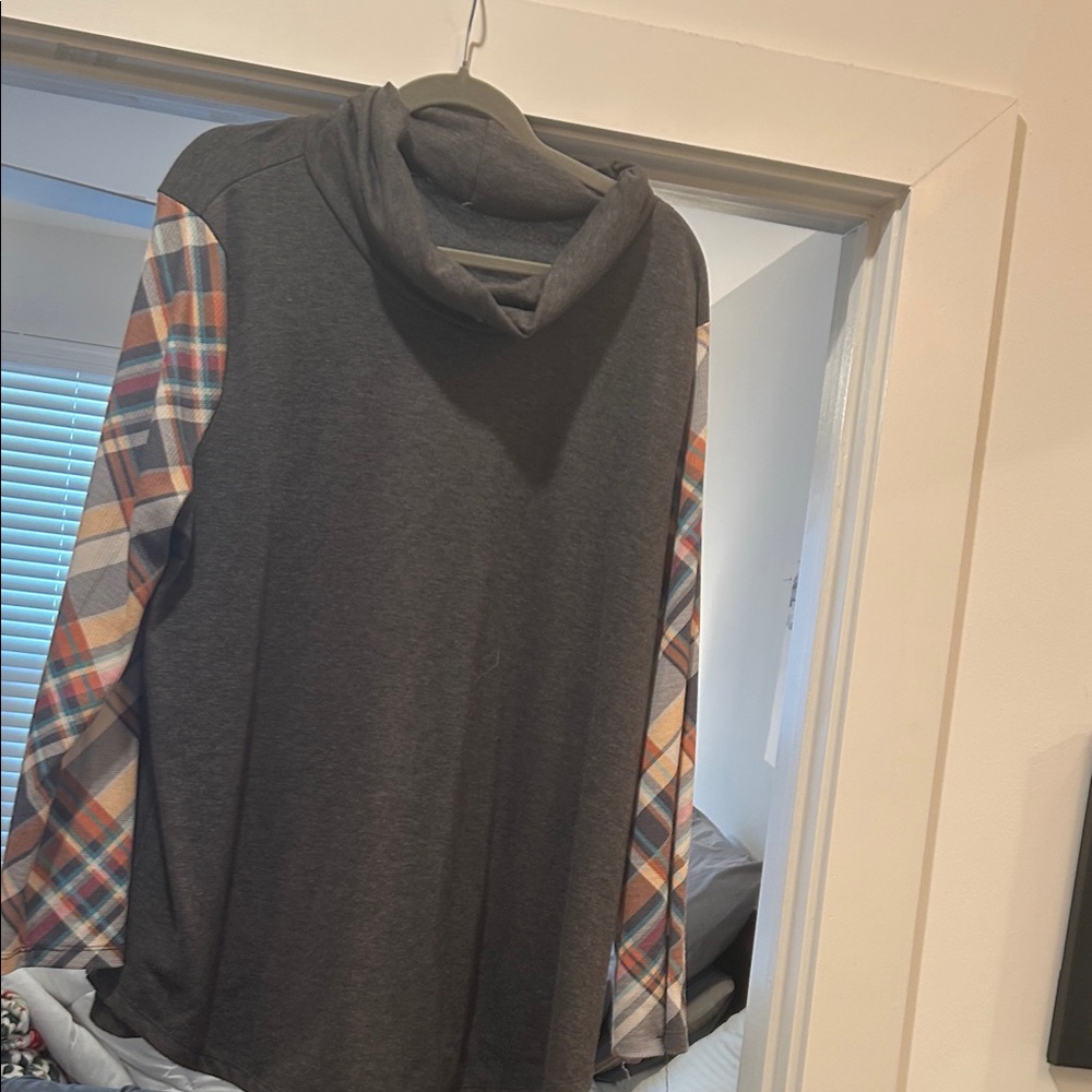 Chic Soul Gray Plaid Sleeve Long Sleeve Top